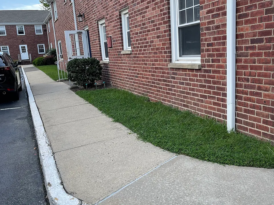 4 Gainsborough Ter #1A