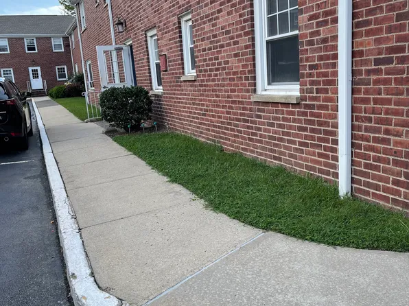 4 Gainsborough Ter #1A, River Edge, NJ 07661