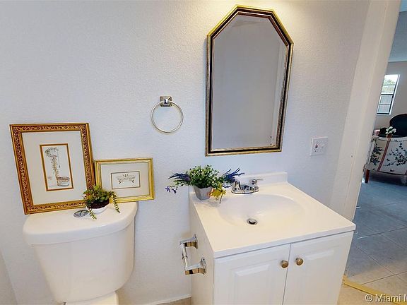 4th image of 415 NW 36th Ave #415