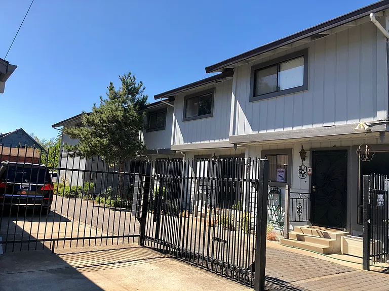 1020 Gilbert St #3 — Photo 11