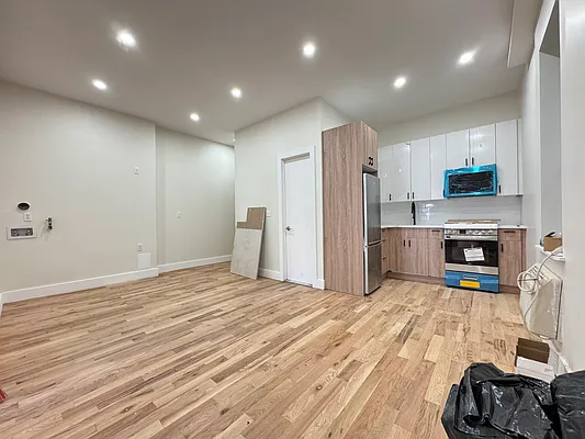 Rented by Zjama Realty Corp | media 1