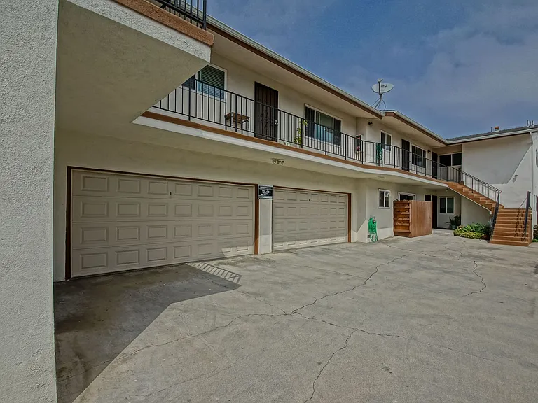 2307 Carnegie Ln — Photo 27