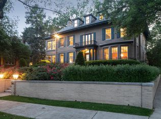 2262 W Lake Of The Isles Pkwy, Minneapolis, MN 55405