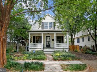 112 E Walnut St, Alexandria, VA 22301