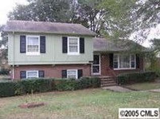 6401 Cherrycrest Ln, Charlotte, NC 28217