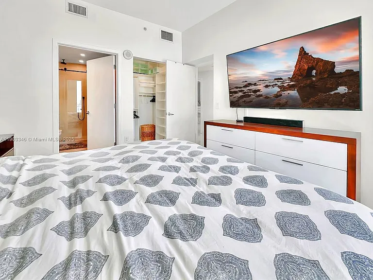6700 Indian Creek Dr #Penthouse 2 — Photo 13
