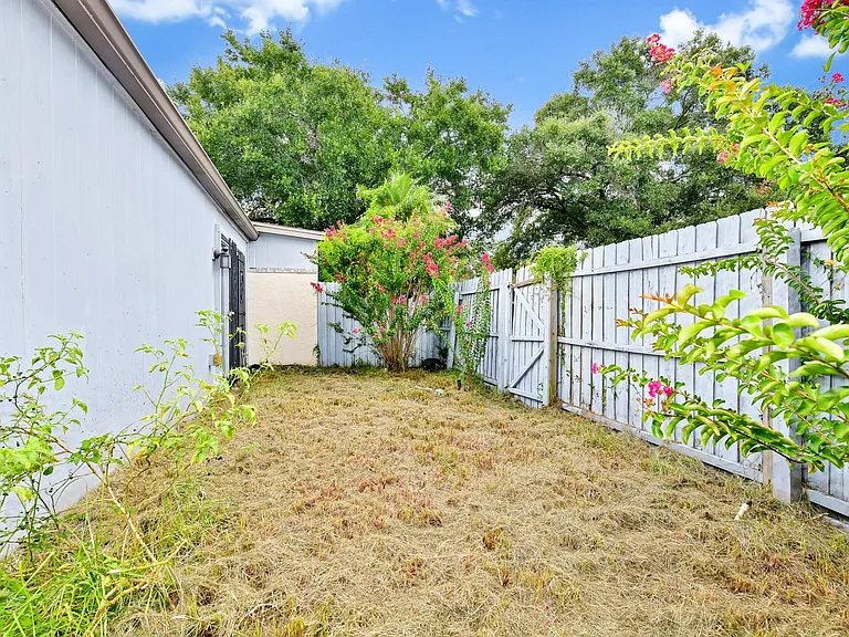 2300 Barbados Dr — Photo 29