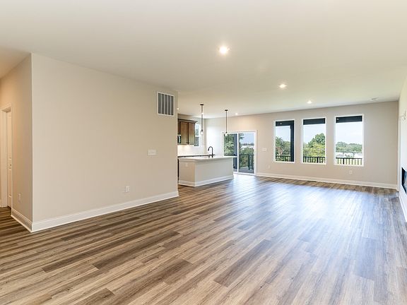 3rd image of 3217 Roseland Pl