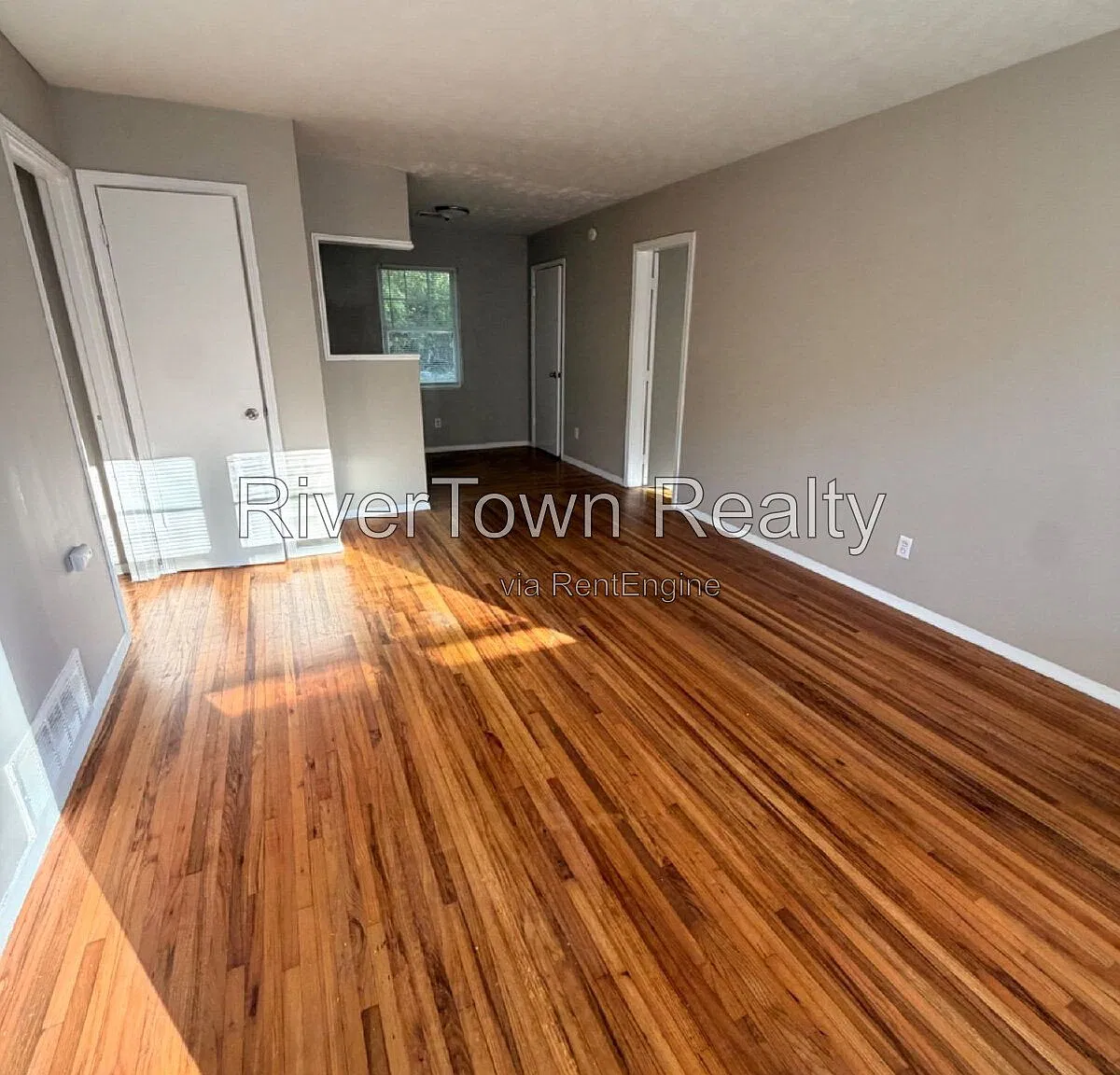 3 bed, 1.0 bath, 1205 sqft, $995 — Photo 3