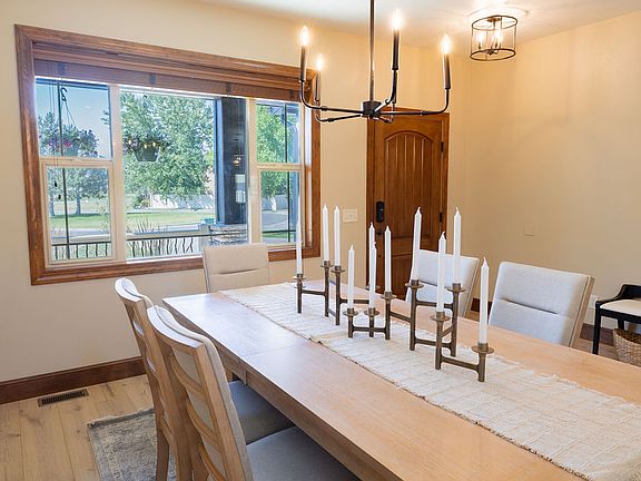 4th image of 3015 Cove Creek Cir
