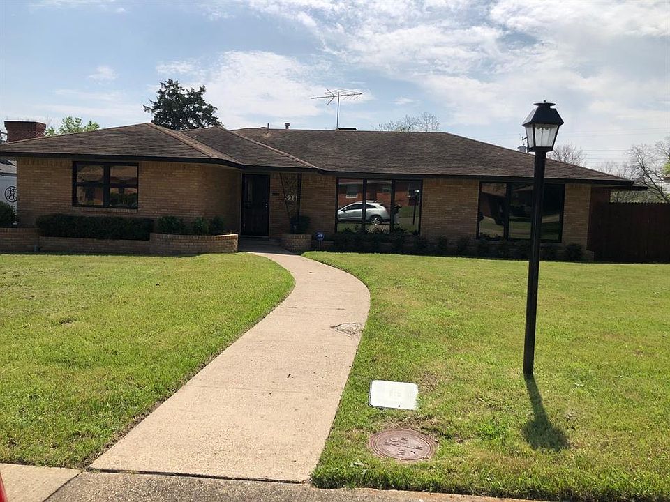 1st image of 928 Green Cove Ln