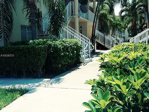 4th image of 6922 NW 179th St
