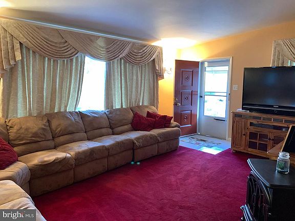 2nd image of 2322 Borbeck Ave