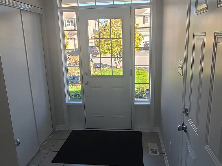 621 Pepperville Cres — Photo 2