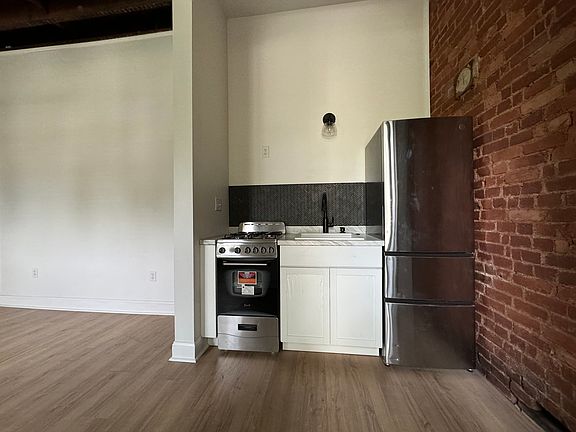 2nd image of 1622 S 4th St APT 1