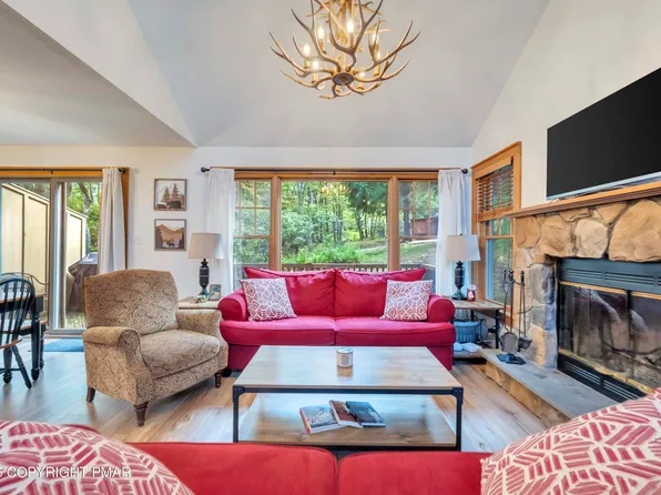 145 Pine Ct, Tannersville, PA 18372