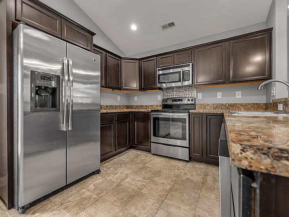 3rd image of 161 Sutton Place Blvd
