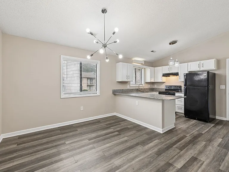 Country Shores Apartments — Photo 6