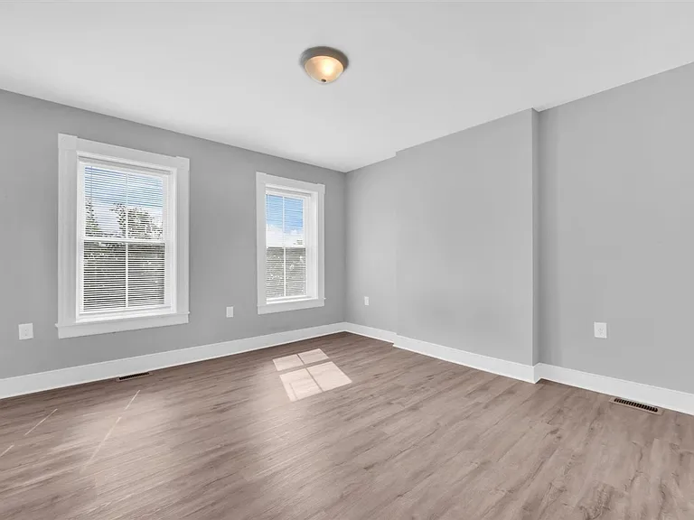 1834 Parkwood Ave — Photo 16