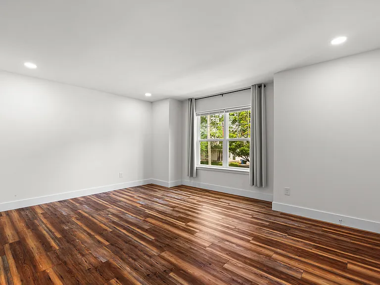 435 Hiscock St — Photo 14