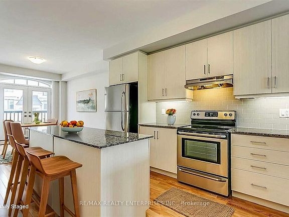 3rd image of 1094 Beachcomber Rd
