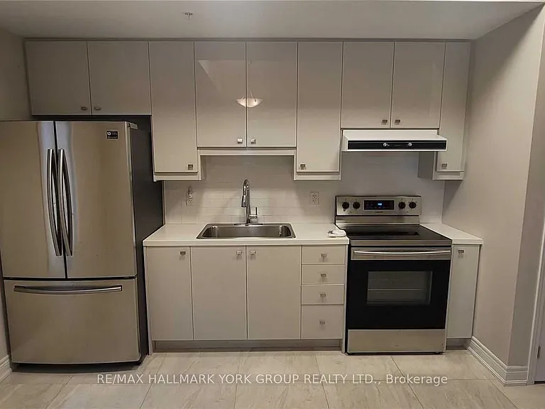 32 Wellington St E #108 — Photo 3