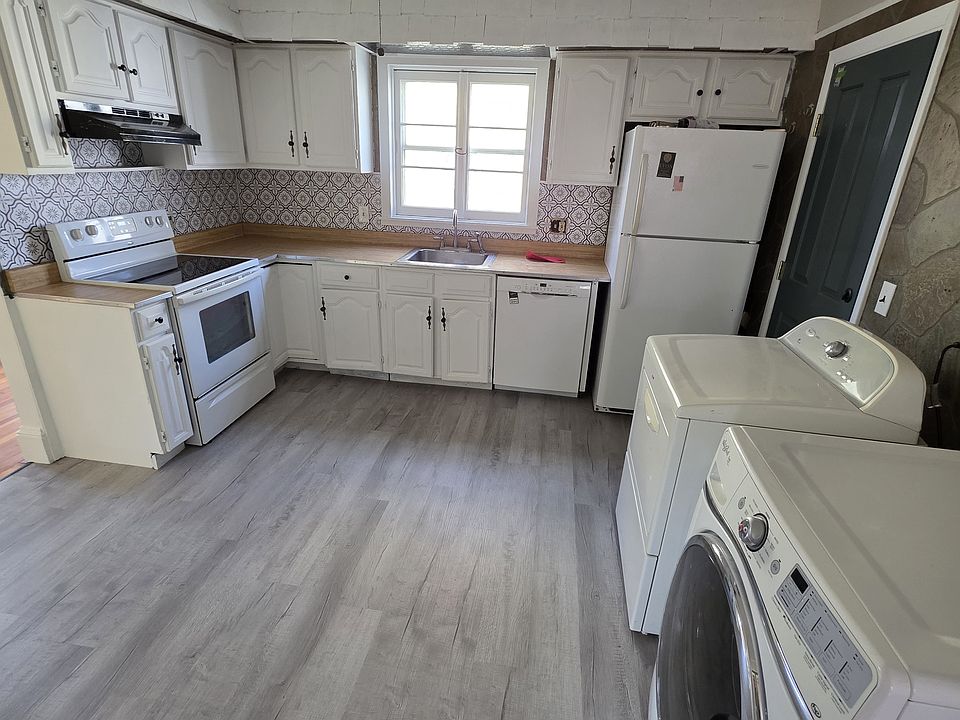 1st image of 176 Windham Rd #1
