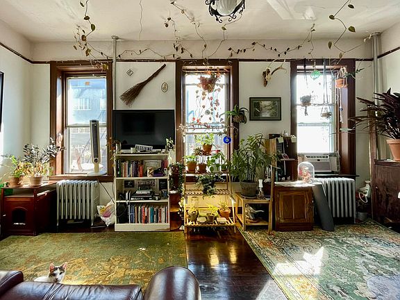 2nd image of 289 Stanhope St APT 2F