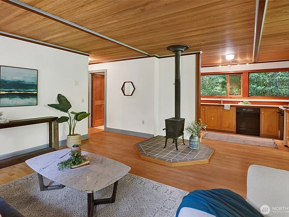 2nd image of 3270 Pond Lane