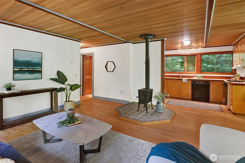 2nd image of 3270 Pond Lane