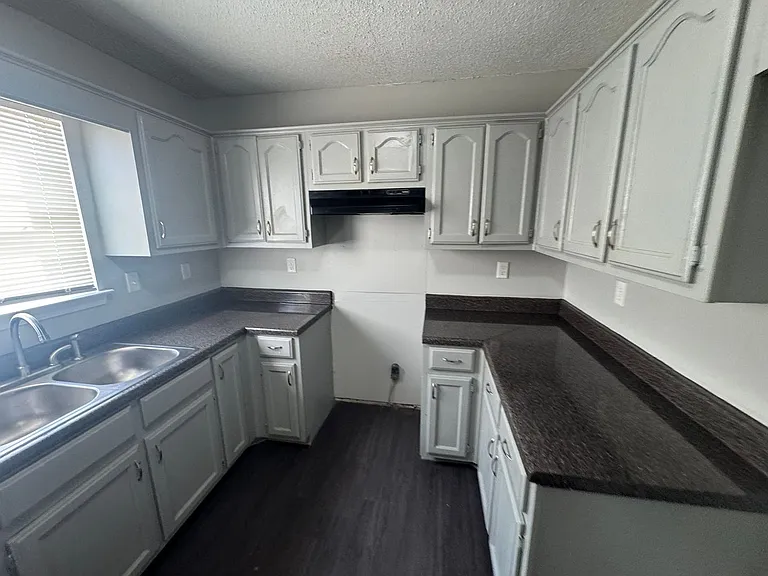 10101 Stephenson Ln — Photo 4