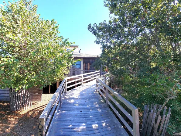 63 Holly Walk, Bay Shore, NY 11706