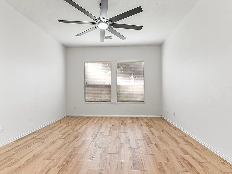 28259 Daystrom Ln — Photo 25