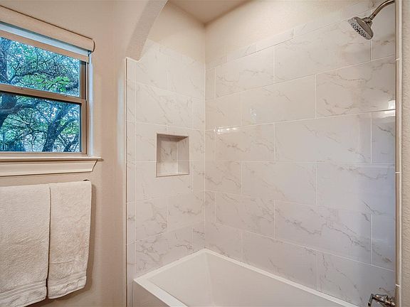 4th image of 21825 Briarcliff Dr