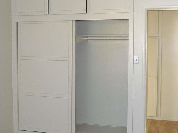 5th image of 1661 N Bronson Ave #0