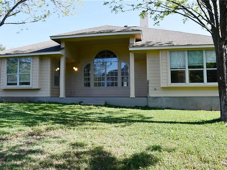 704 Thrush Dr — Photo 10