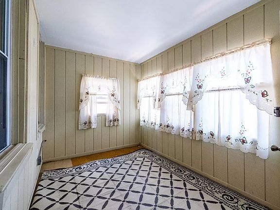 5th image of 921 E 35th St #1