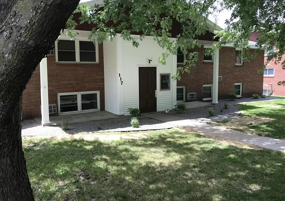 Building Photo - 107 3rd Ave S