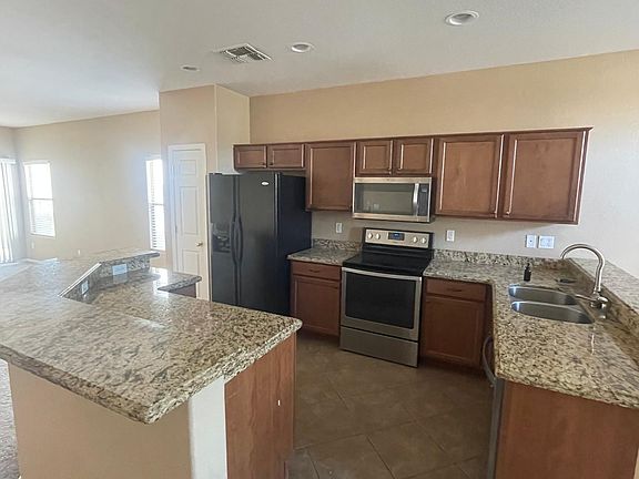 3rd image of 14585 W Crocus Dr