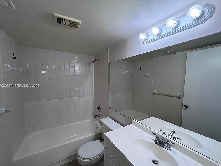 640 S Park Rd — Photo 1