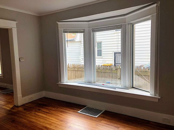 4th image of 1353 Ewing Ave SE