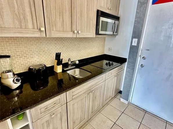 5869 Isla Verde #6, Carolina, PR 00979