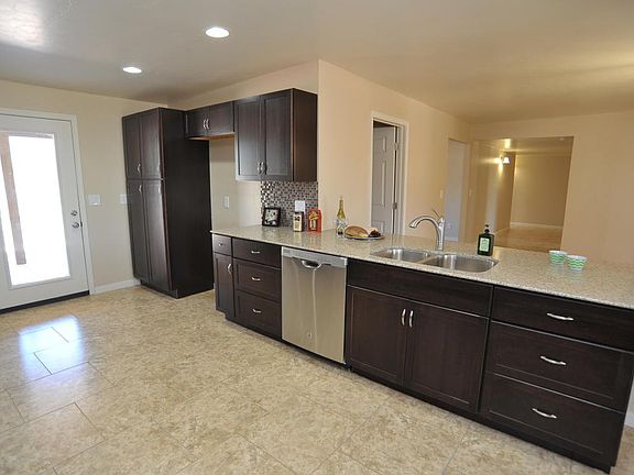 4th image of 1321 W Dawn Dr
