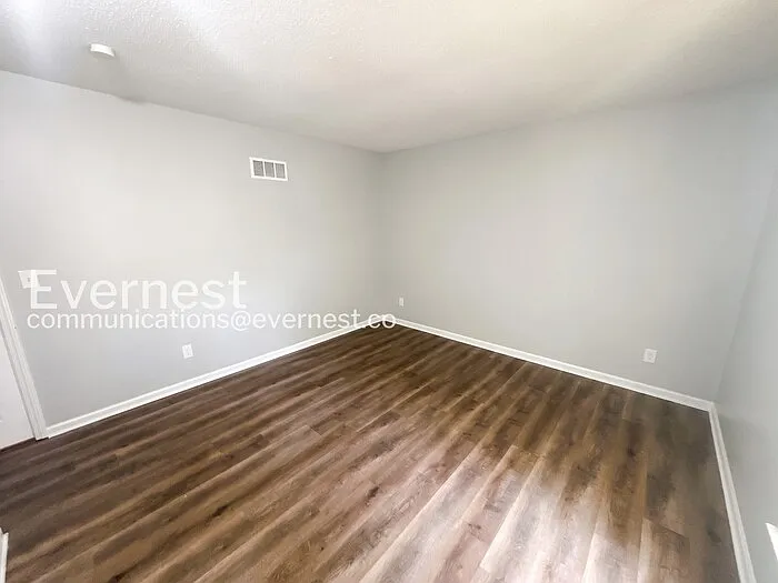 9805 N Wayne Ave — Photo 24