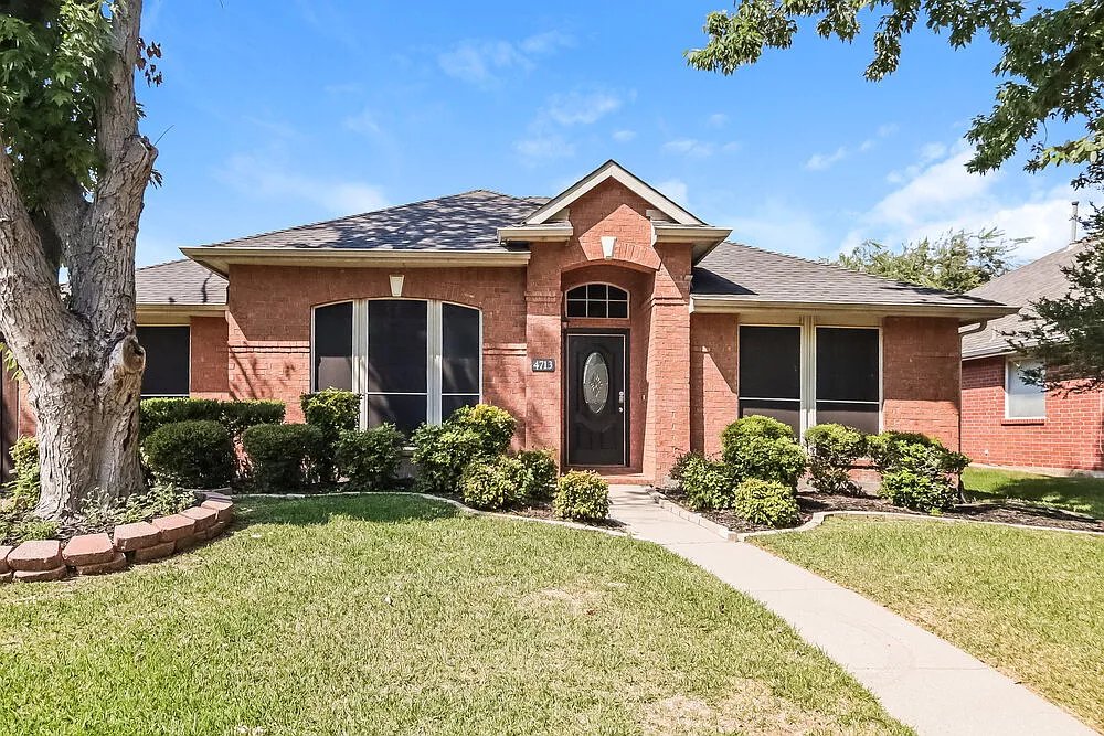 3 bed, 2.0 bath, 1952 sqft, $2,685 — Photo 1