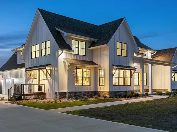 2160 114th Ct, Winterset, IA 50273