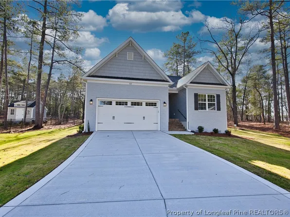 404 Piney Oak Dr, Carthage, NC 28327