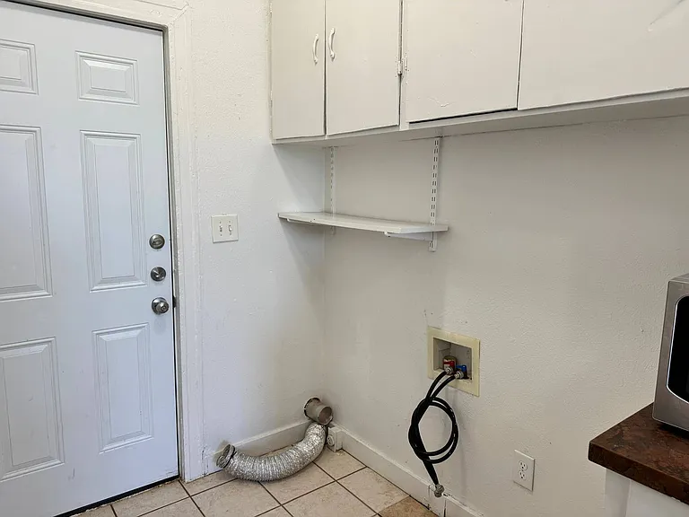 2137 Avenue J — Photo 14