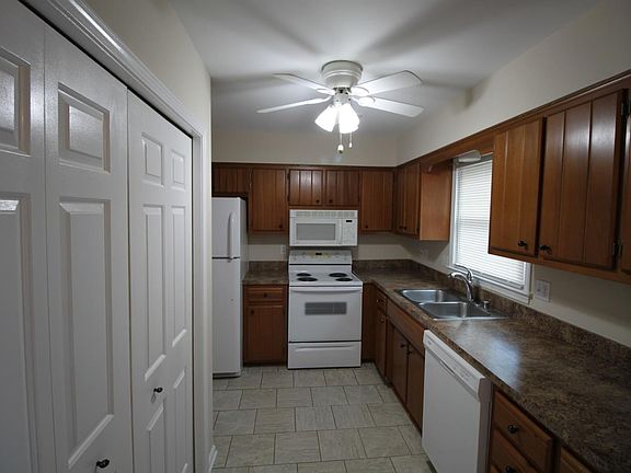 2nd image of 301 Bainbridge Dr APT B