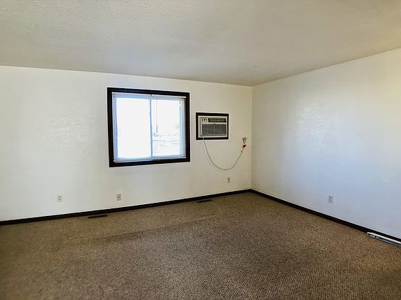 4th image of 2020 12th Ave W Unit 2